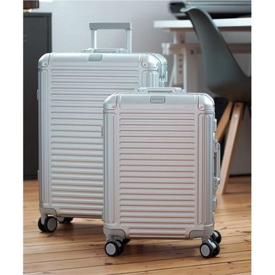 Валіза з алюмінію на 4-х колесах Travelite Next TL079947 Silver (мала)