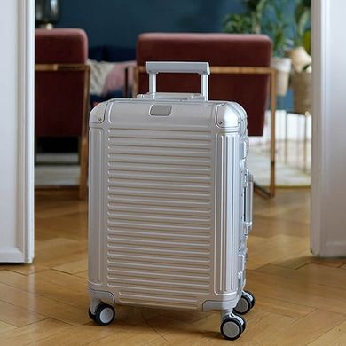 Валіза з алюмінію на 4-х колесах Travelite Next TL079948 Silver (середня)