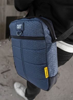 Сумка CAT Millennial Classic з відділенням для планшета 84058;504 Navy Heat Embossed